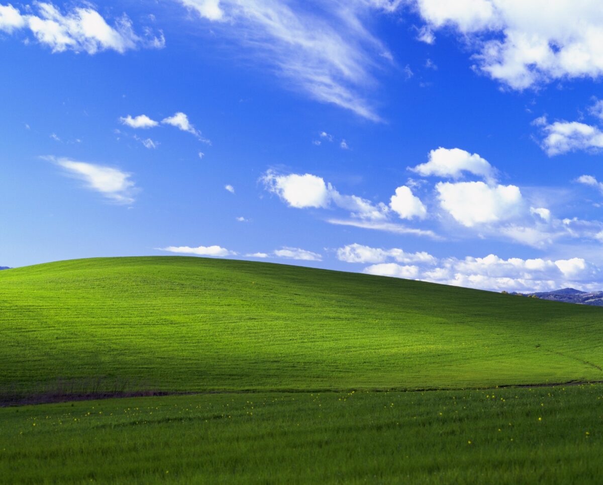 Windows XP Bliss 8K