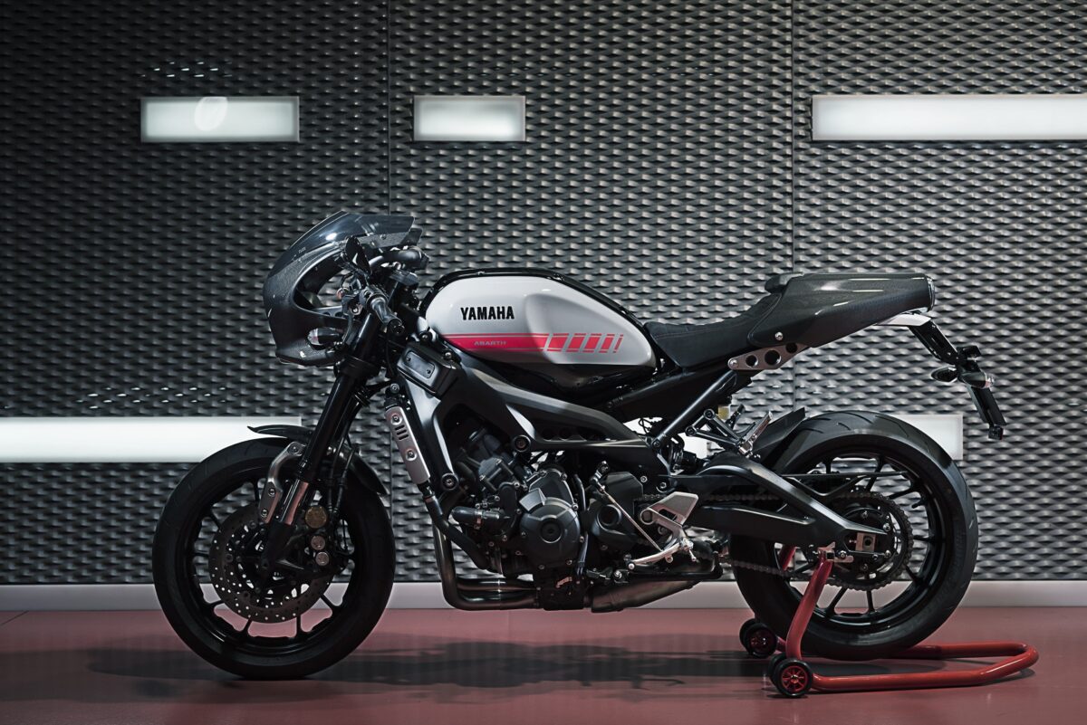 Yamaha Tuning XSR90 вид сбоку мотоцикл