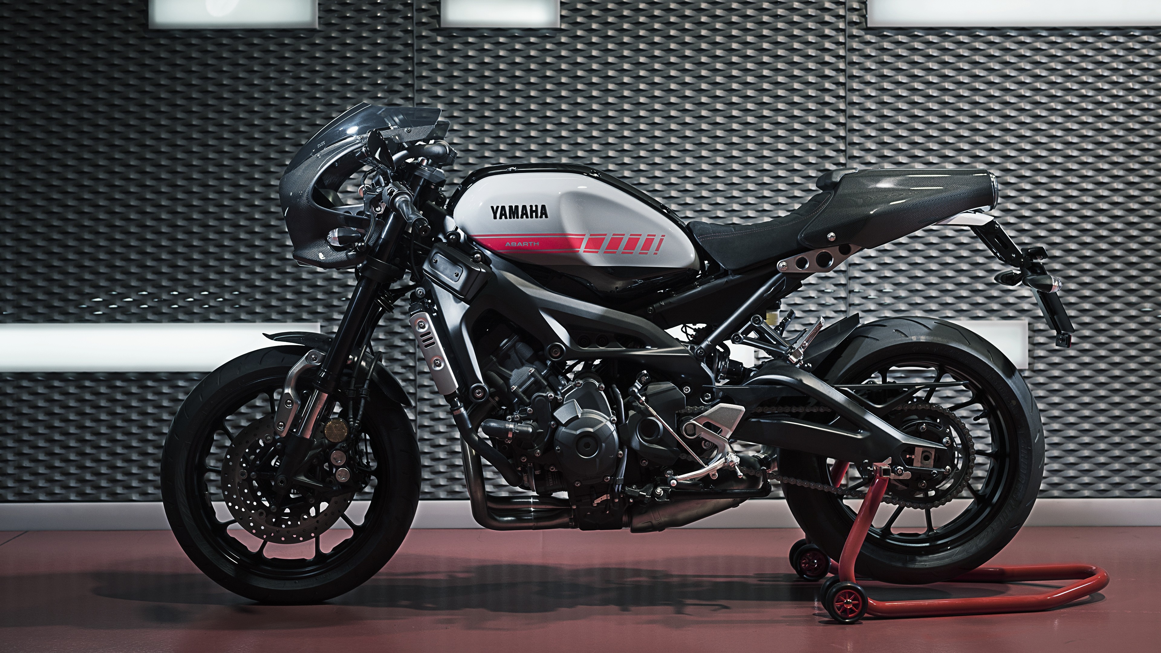 Yamaha XSR900 Abarth, 2017 мотоцикл